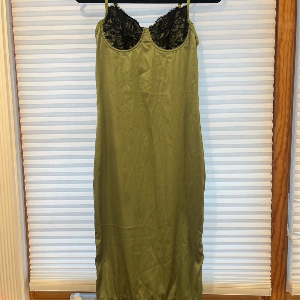Elegant Olive Green Lace Trim Nightgown